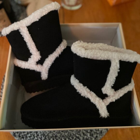 Boots - Picture 1 of 3